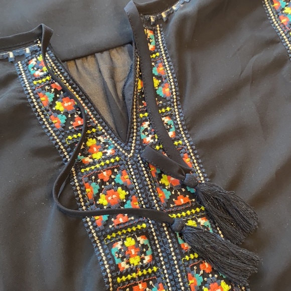 American Eagle Outfitters embroidered peasant blouse. Size Medium. - Picture 4 of 4